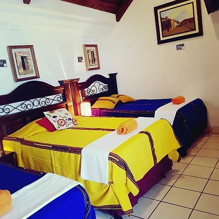 Hostal Casa Del Artista & Galeria Антигуа-Гватемала Экстерьер фото